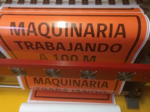 Señalética de obra temporal autoadhesiva