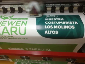 Pendón publicitario en tela PVC