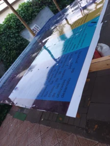 Letrero de proyecto con laminado anti-UV