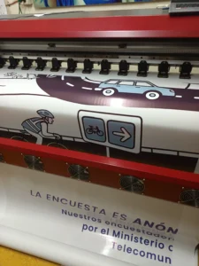 Impresión de gigantografía en tela PVC.